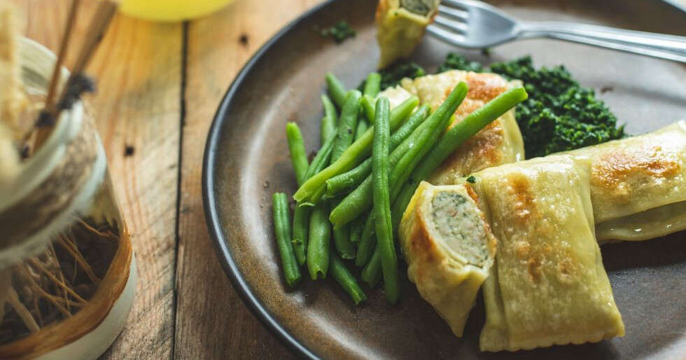 Maultaschen، دلمههای مربعشکل آلمانی، داستانی جذاب از اختراع در صومعه Maulbronn دارد؛ ترکیبی از تاریخ، افسانه و خلاقیت آشپزی که طعمی بینظیر خلق کرده است.