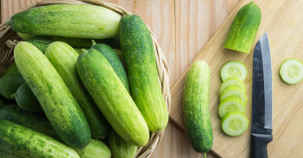 7 leichte Gurkensalate, perfekt für heiße Mittagessen