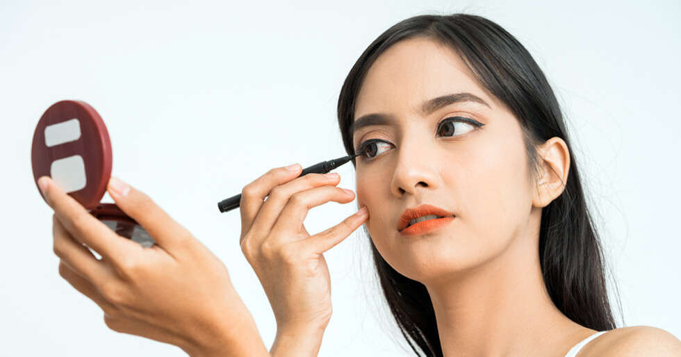 6 Hacks To Keep Your Eyeliner Intact In Extreme Humidity