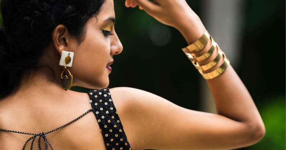 6 Simple Steps To Clear Back Acne Before Chaniya Choli Season