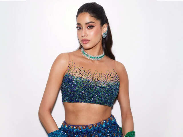 Navratri Day 9 Celebrate The Grand Finale In Peacock Green