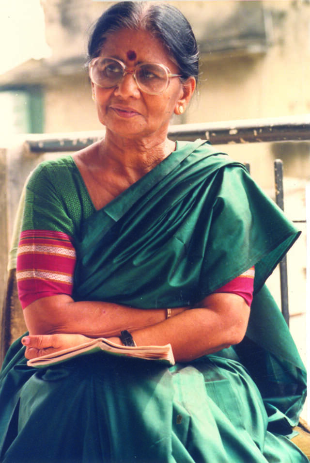 Mannu Bhandari Ka Jivan Parichay मन्नू भंडारी: एक ज़िंदगी की दो तस्वीरें - Life and times of Popular