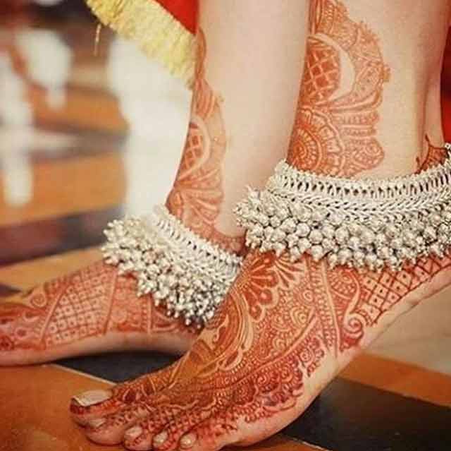 भावी दुल्हनों के लिए पायल डिज़ाइन - Heavy Anklet for bride to be | फेमिना  हिन्दी