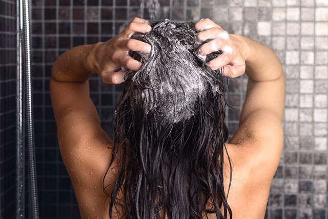 अपन फरज बल क ऐस हडल कर  How to handle your frizzy hair   फमन हनद