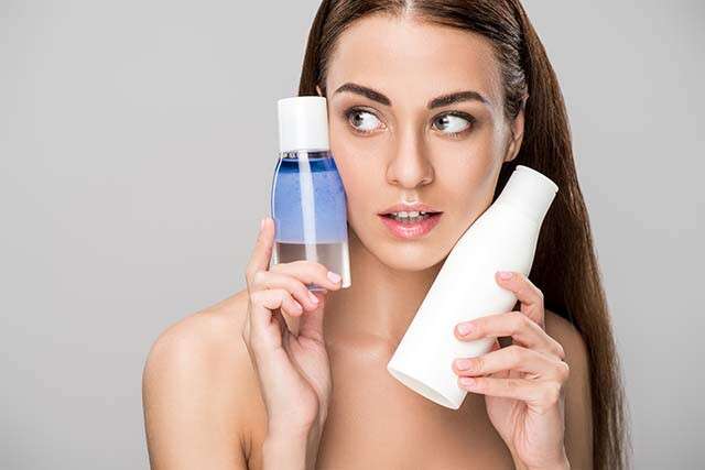 सीरम बनाम मॉइस्चराइज़र: इन दोनों के बीच का फ़र्क आपको पता होना चाहिए! -  Difference between serum and moisturiser | फेमिना हिन्दी