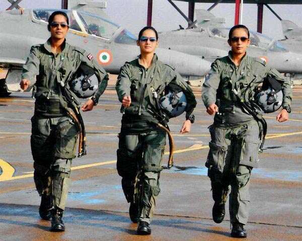 भारतीय वायु सेना में मज़बूत उपस्थिति दर्ज़ करा रही हैं महिला फ़ाइटर पायलट्स