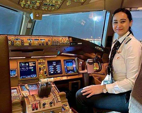 मिलिए पायलट लक्ष्मी जोशी से, जिन्होंने वंदे भारत मिशन के तहत पहली उड़ान चीन के लिए भरी