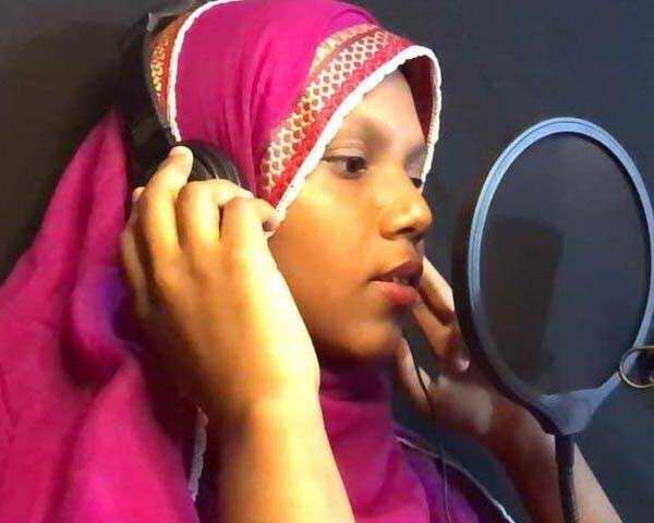 मुंबई के ऑटो ड्राइवर की बेटी बनी रैपर