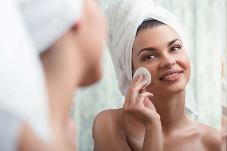 woman face cream remove makeup ile ilgili görsel sonucu