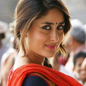 Kareena or Shilpa – Who Looks Sexier in a Saree?