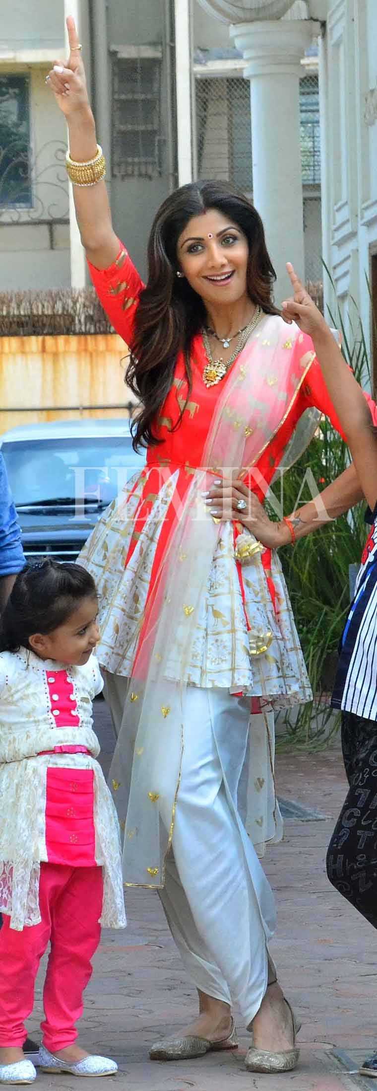 SHILPA SHETTY: Shilpa had some fun with her festive outfit by opting for a hot-pink and white Masaba kedia-style top paired with dhoti trousers.