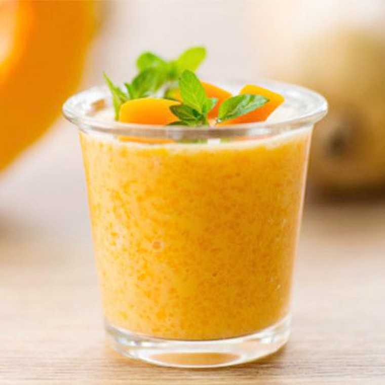 Coconut-mango-carrot smoothie