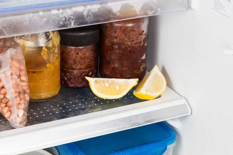 Remove bad odour from the fridge