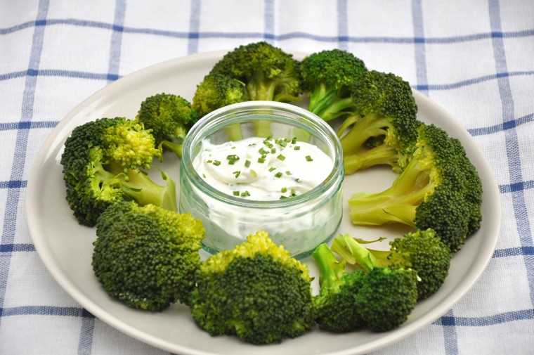Steamed broccoli with Mozzarella dip: