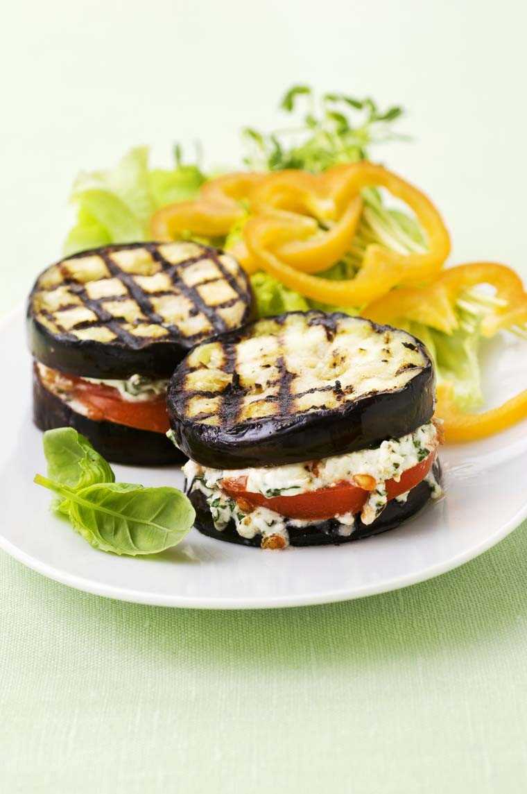 Grilled aubergines with feta and tomatoes