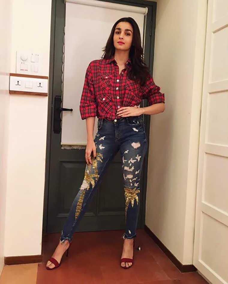 Alia Bhatt pairs harem pants with a denim jacket for a meeting | VOGUE India