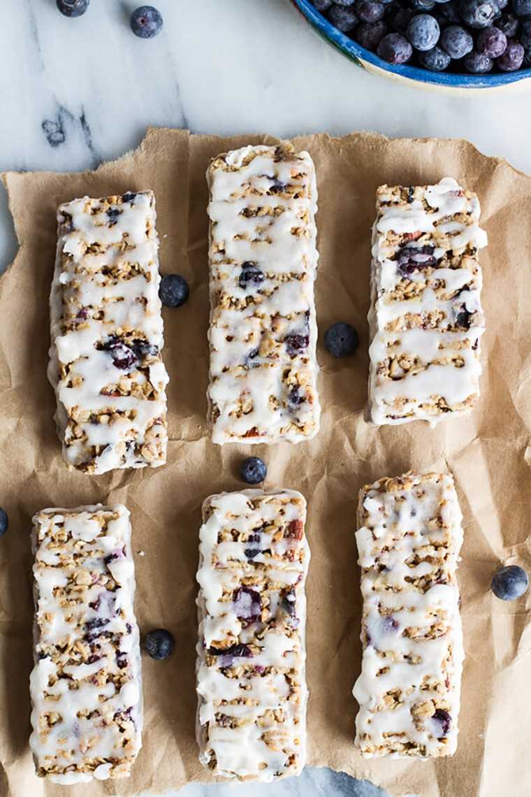 Blueberry, yoghurt granola bars