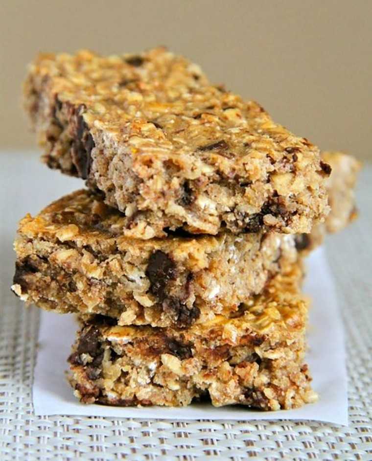 Soft and chewy protein granola bars