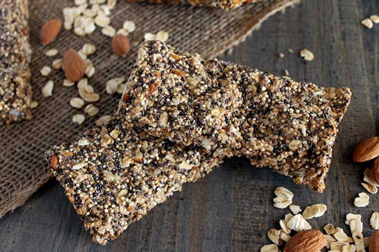 Quinoa and chia seed protein bar