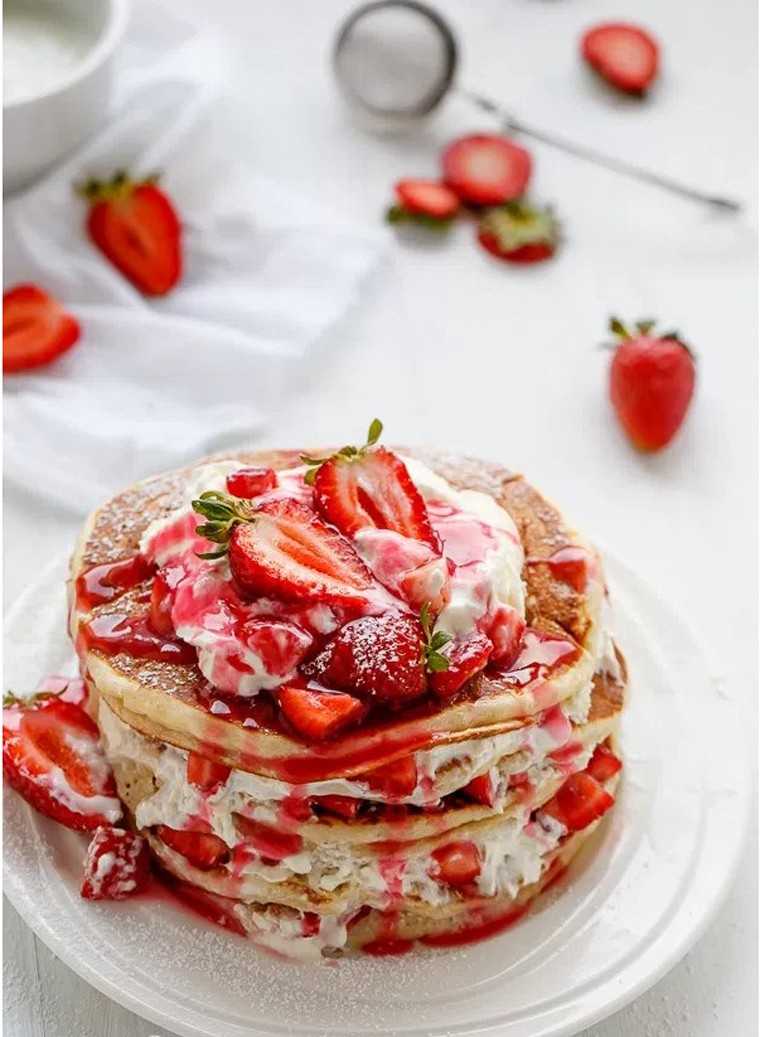 Strawberry shortcake Greek yogurt pancakes