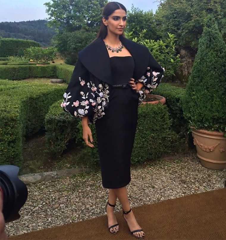 Bulgari gala in Florence in an embroidered cape Sonam