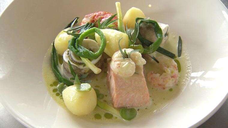 Steamed seafood with leek and potato