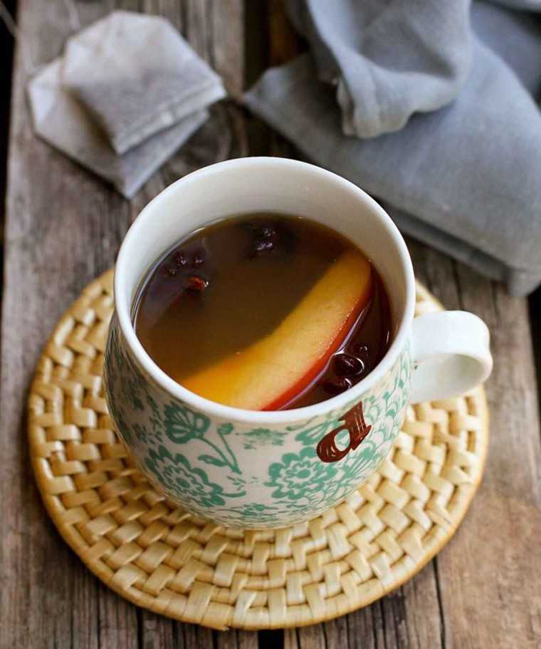 Slow cooker chai apple cider