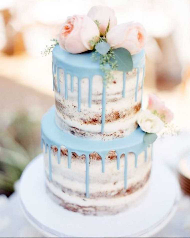 Blue naked wedding cake by @thelovelyweddingcompany on Instagram.