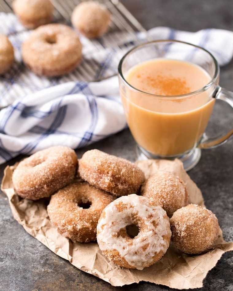 Vanilla chai baked donuts