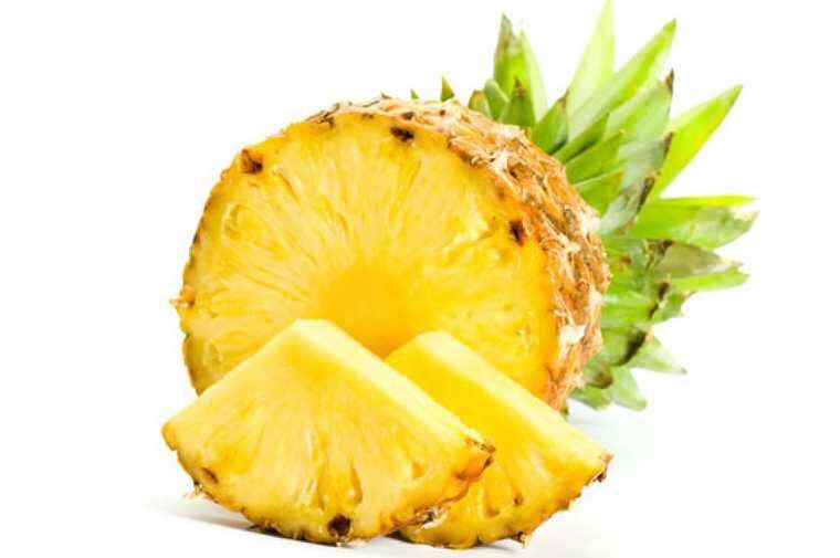 Pineapple pulp and honey for remove tan