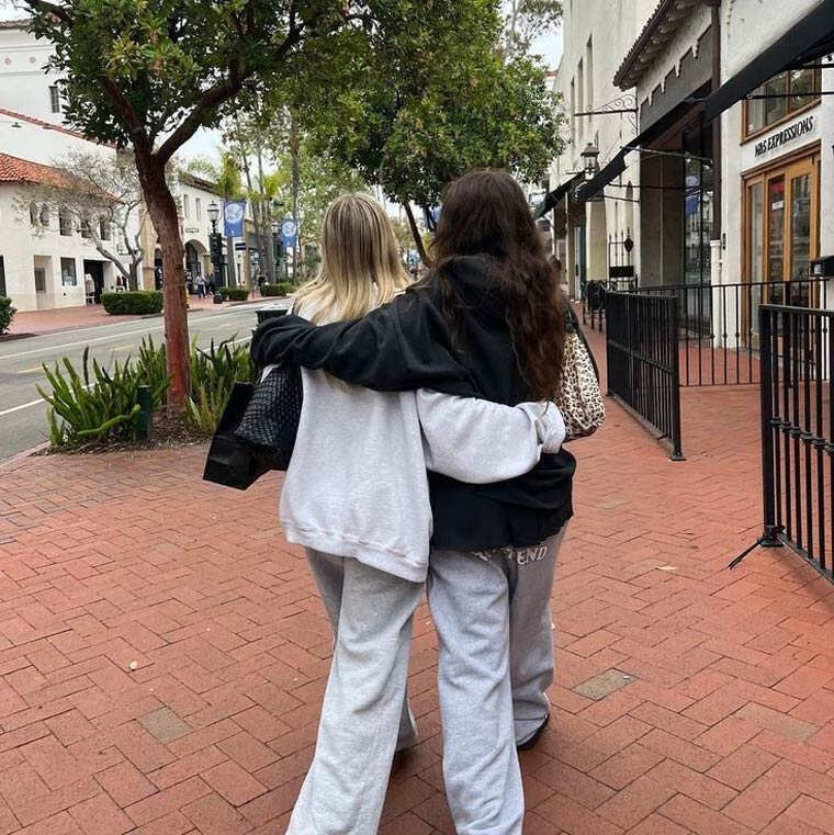 Two Friends Inseparable 8 Signs Your Best Friend Is Actually In A Codependent Dynamic With You ...
