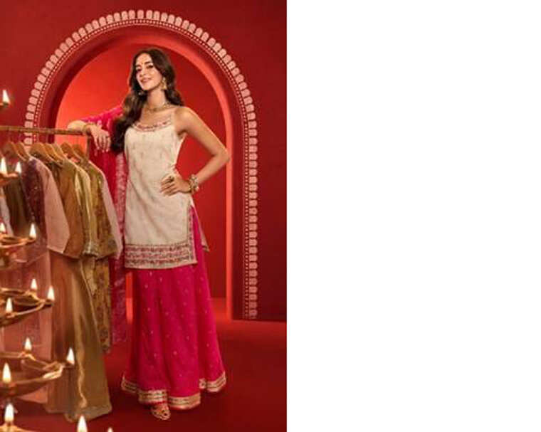 Aurelia’s White Embroidered Jacquard Straight Kurta With Palazzo Set