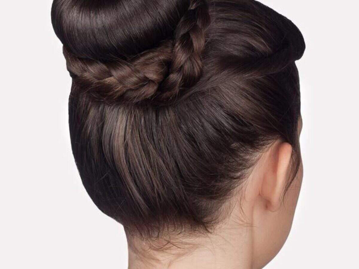 Do a braided top bun in 5 easy steps Do a braided top bun in 5 easy steps