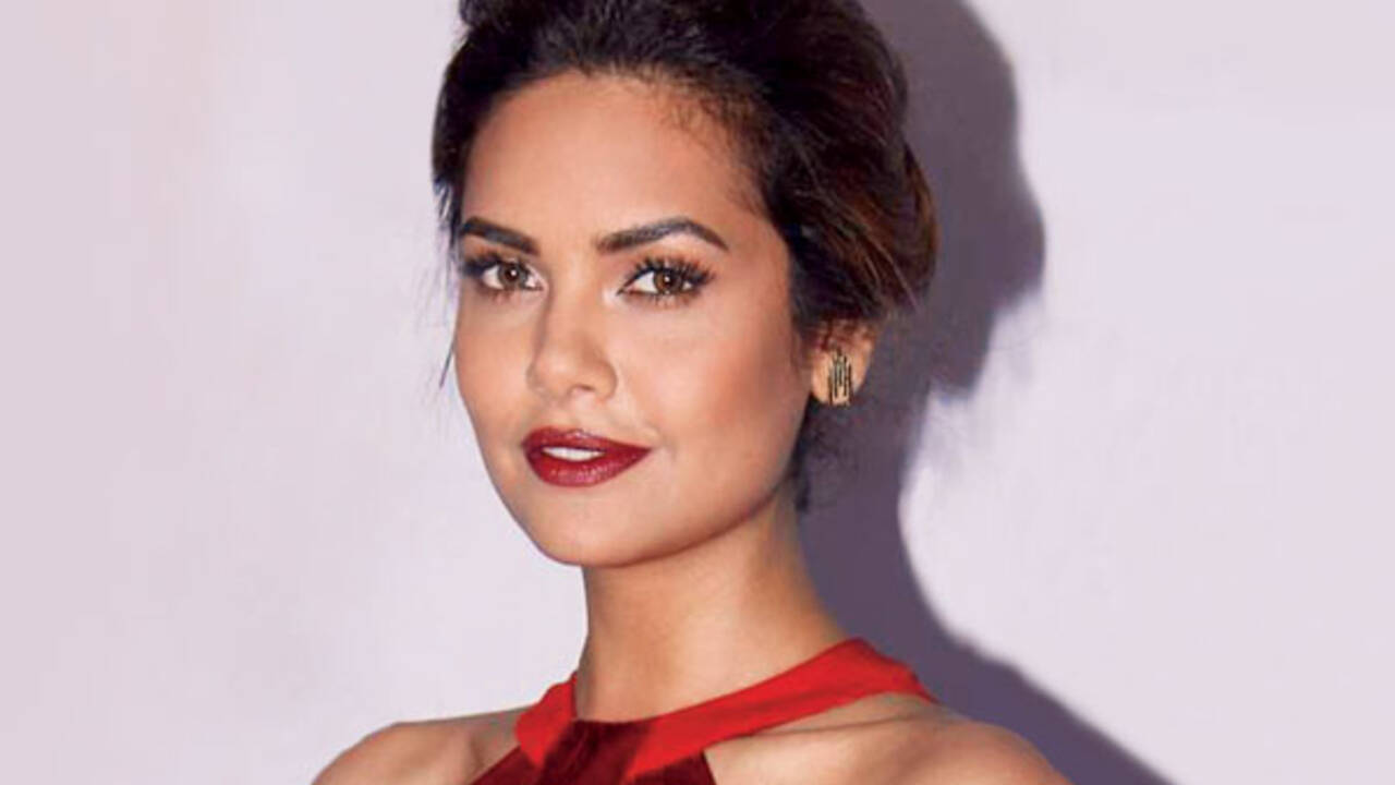 Get Esha's red lips | Femina.in