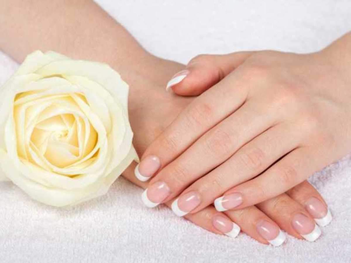 Get rid of yellow stains on gel manicure 