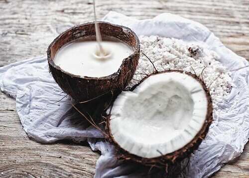 Latte di cocco per i capelli a casa