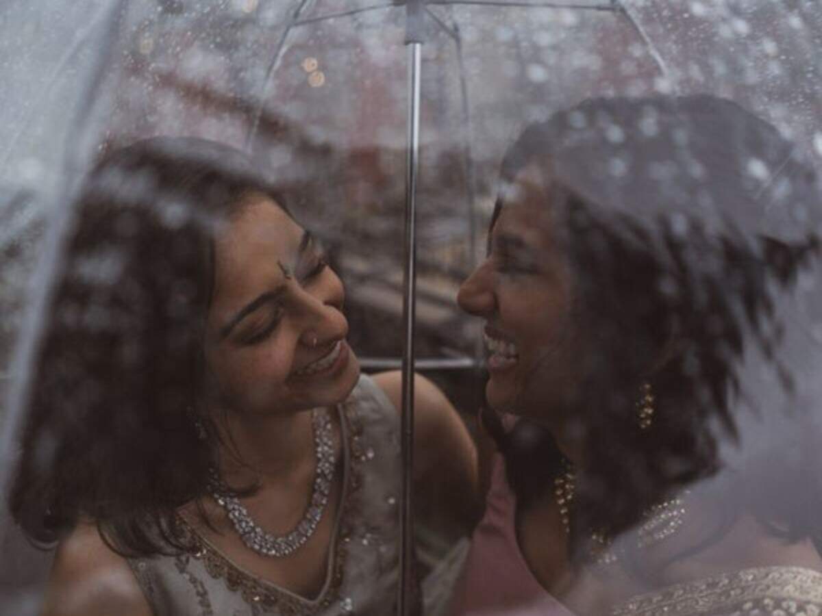 India-Pakistan same-sex couple photos are breaking the internet | Femina.in