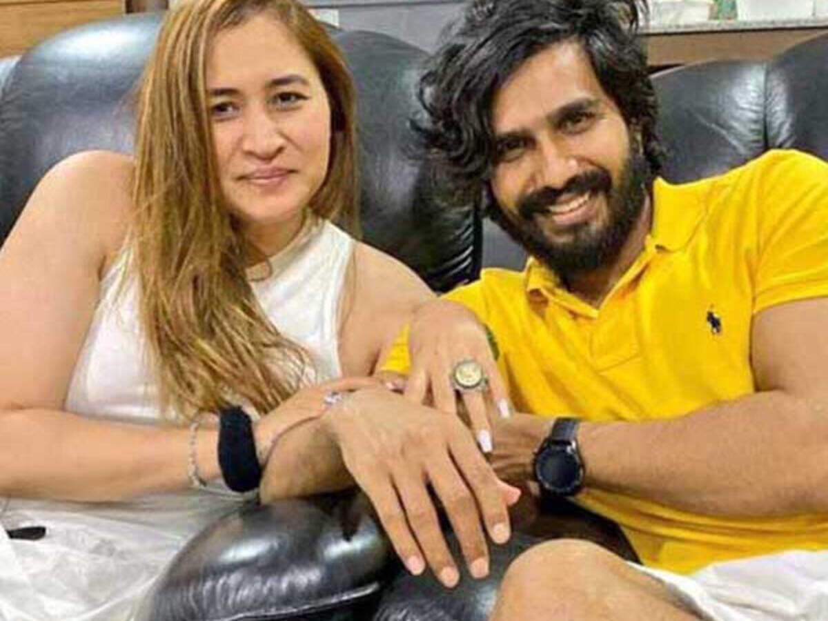 Badminton Star Jwala Gutta Gets Engaged Femina In