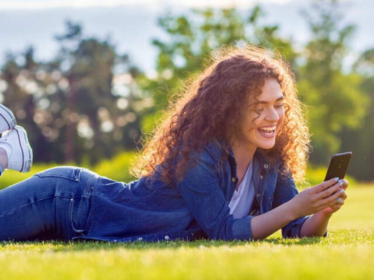 Here's How You Can Make Your Social Media More Peaceful | Femina.in