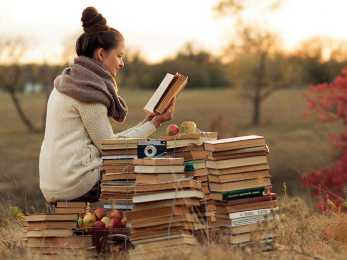 Knigi read book. Девушка с книгой. Книга для девочек. Чтение книг. Девушка с книгой зимой.