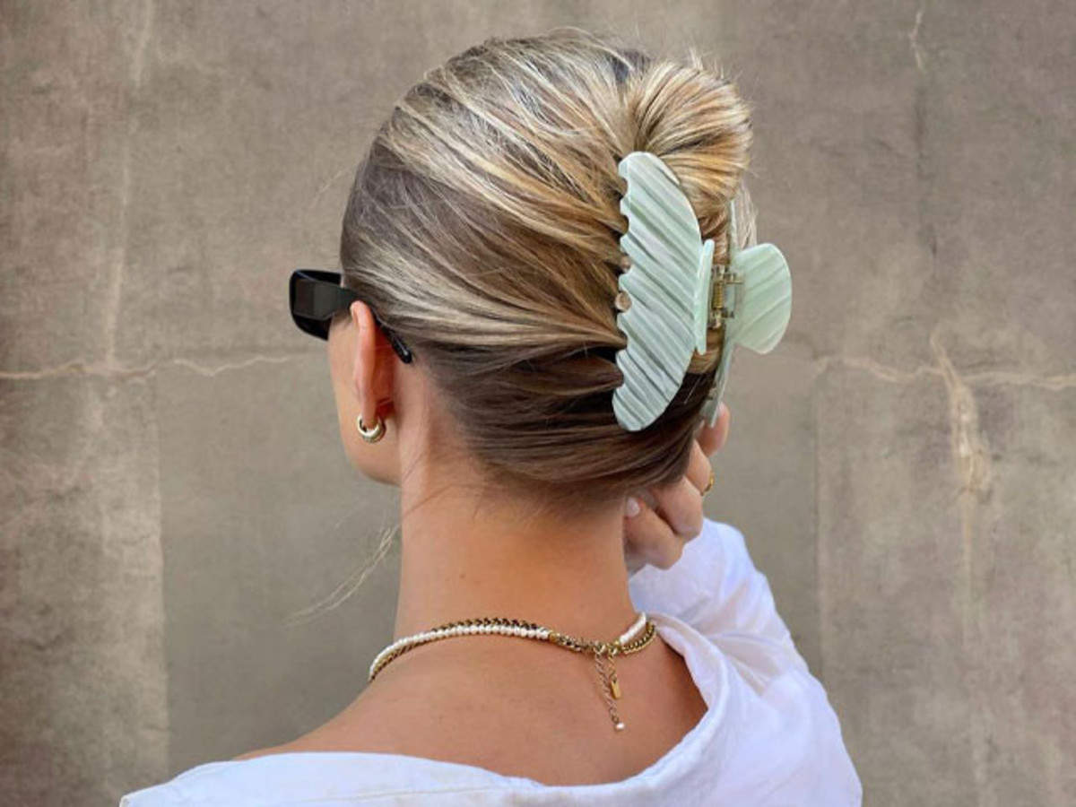 8 Claw Clip Hairstyles To Up Your Everyday Hair Game | Femina.in