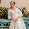 Karisma Kapoor in Dulhan Hum Le Jayenge | Saree wearing styles, Bollywood  actress, Instagram bio quotes short