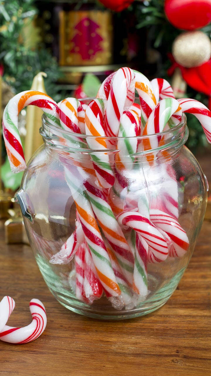 CHRISTMAS CANDY CANES GUESSING GAME, How many candy canes in jar