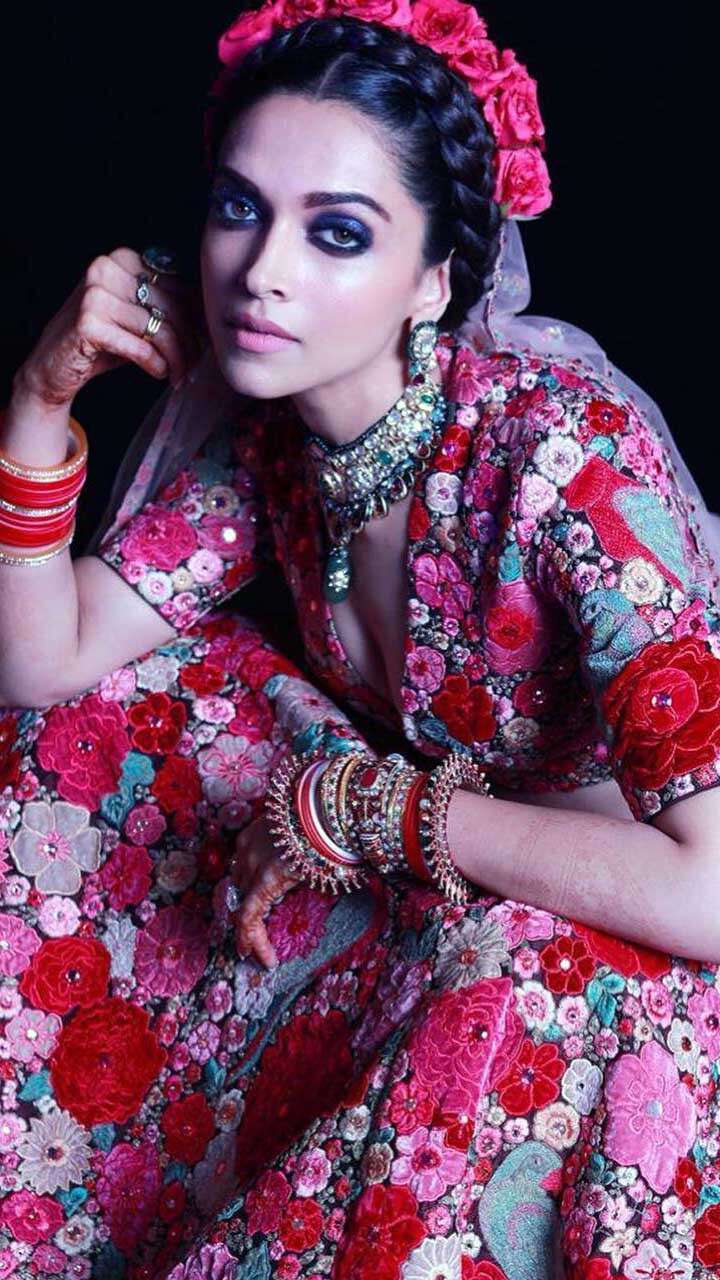 Pin by BHAVIKA SAWHNEY on wedding clothes | Indian hairstyles, Lehenga  hairstyles, Indian wedding hairstyles