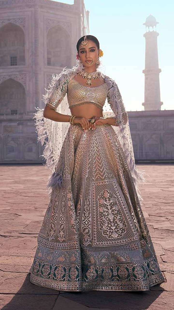 Sabyasachi lengha | Indian bridal outfits, Indian bridal dress, Golden  bridal lehenga