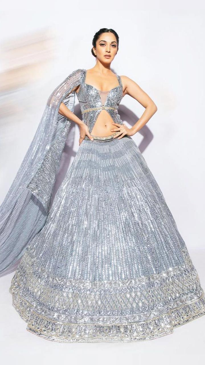 From Alia Bhatt to Deepika Padukone: Who wore what to Manish Malhotra's  bridal couture show | Times of India
